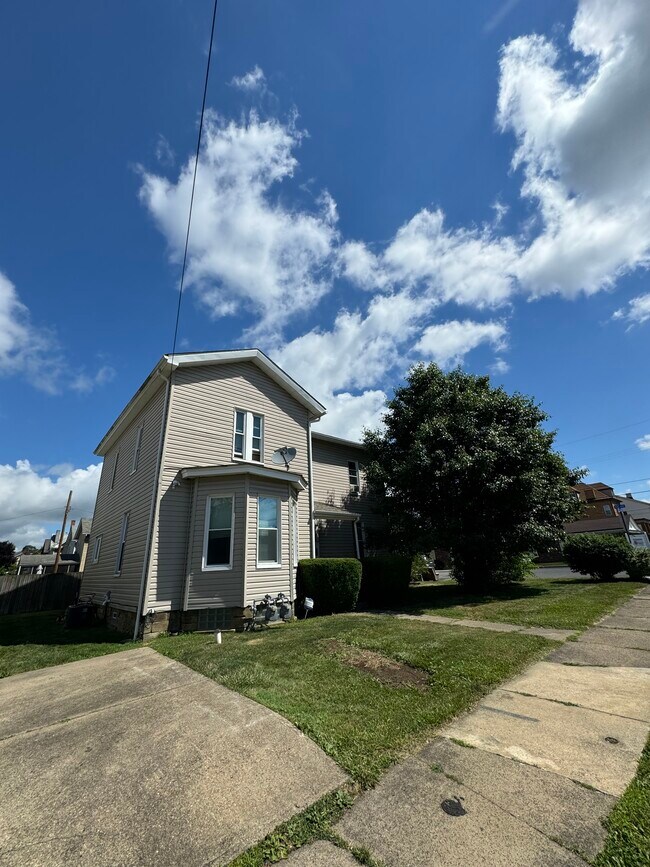 350 Jefferson St unit 1, Rochester, PA 15074 - photo 3