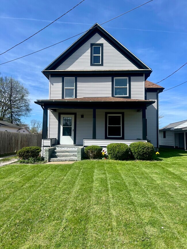 221 Charlotte St NW Unit 221 Charlotte St Nw #1, North Canton, OH 44720
