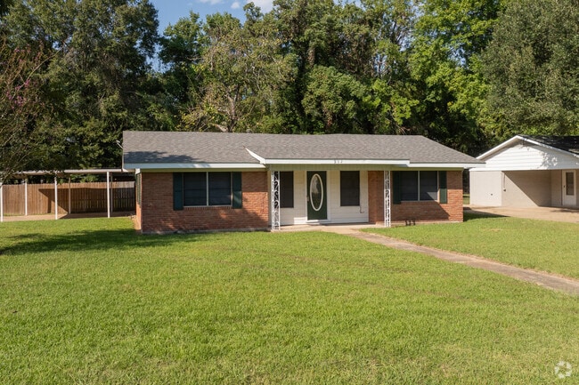Grundy Cooper's ranch homes contribute to the neighborhood's welcoming, suburban feel.