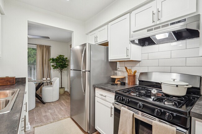 Woodbridge Apartments, Fort Wayne, IN 46825 - photo 5