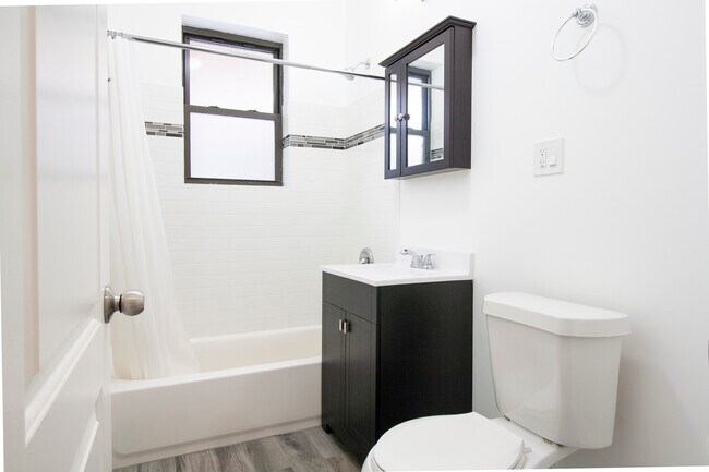 730 W Roscoe St unit 2, Chicago, IL 60657 - photo 6