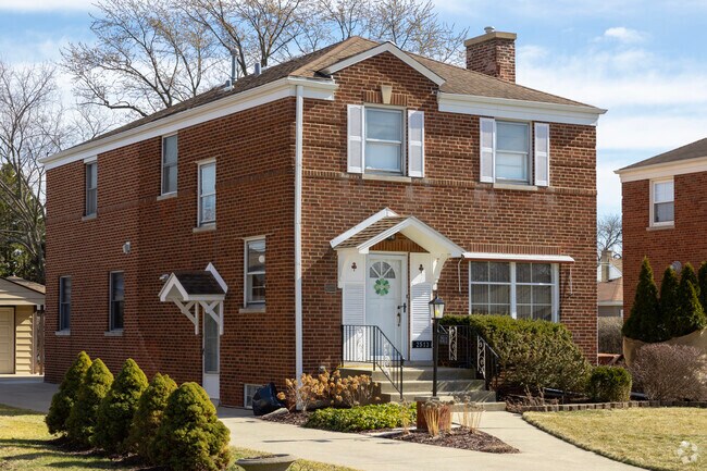 Four square style home in North Riverside.