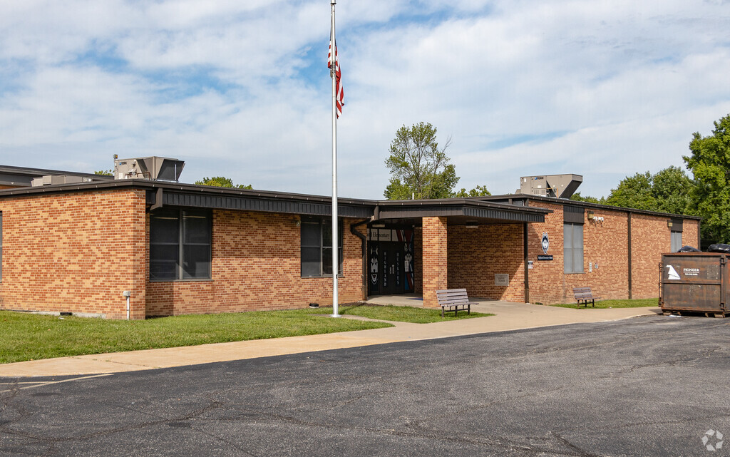 Highland Elementary School building in Glasgow Village.