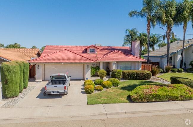 Single story homes are often found in the City of Dos Palos.