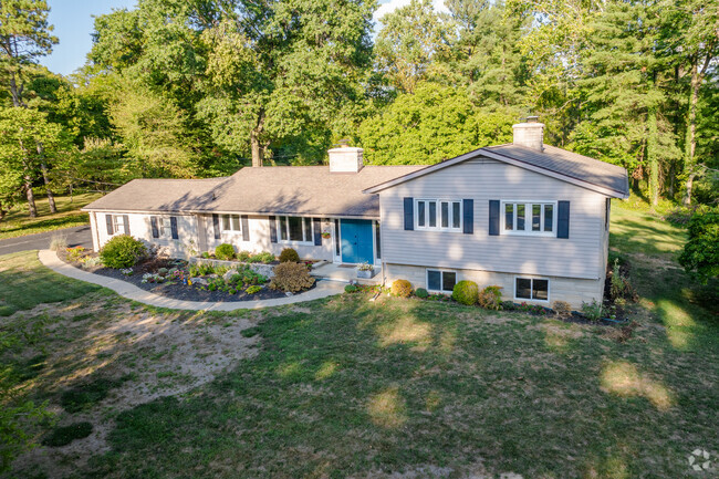 The Hoosier Acres neighborhood provides stylish mid- to late-20th century homes.