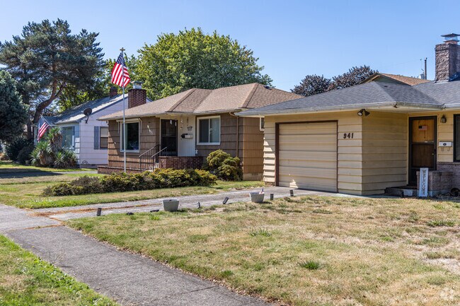 Mid-Century homers make up the bulk of the New West Side houses.