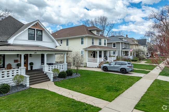 Homes in Downtown Naperville vary from split-levels to French-provincial mansions.