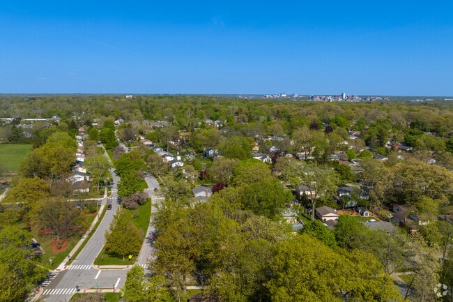 Hollywood Park is a tight-knit community that is located minutes from downtown Ann Arbor.