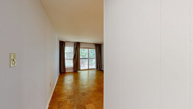 2211 Greenery Ln unit 103, Silver Spring, MD 20906 - photo 2