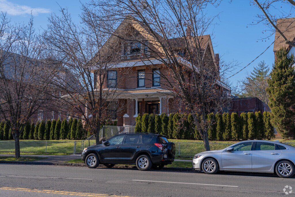 The Yeshiva Gedolah of Bayonne is a deceptively small school.