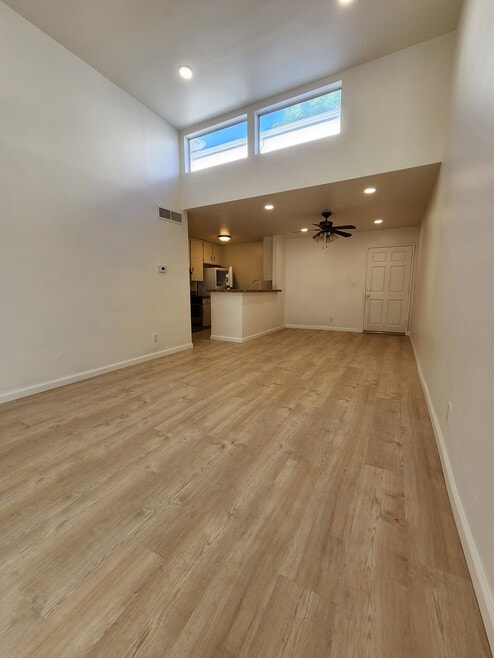 18645 Hatteras St unit 208, Tarzana, CA 91356 - photo 1