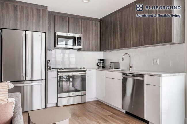 1446 S Grant St unit FL5-ID693, Arlington, VA 22202 - photo 7