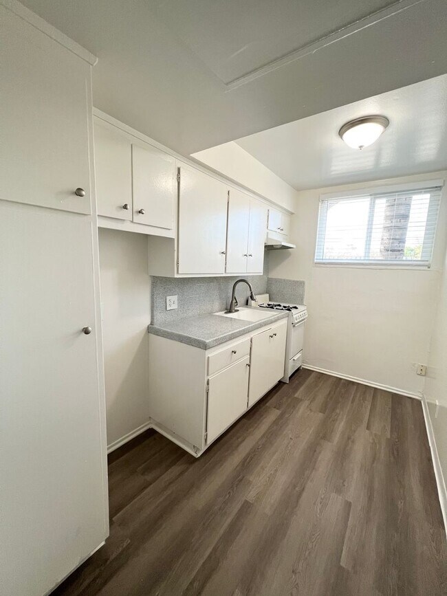 ARTESIA (Garden), Long Beach, CA 90805 - photo 5