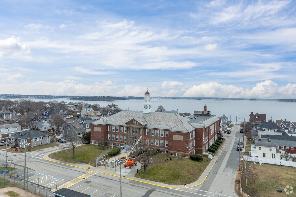 Hull Memorial Middle School was given an overall B rating from Niche.