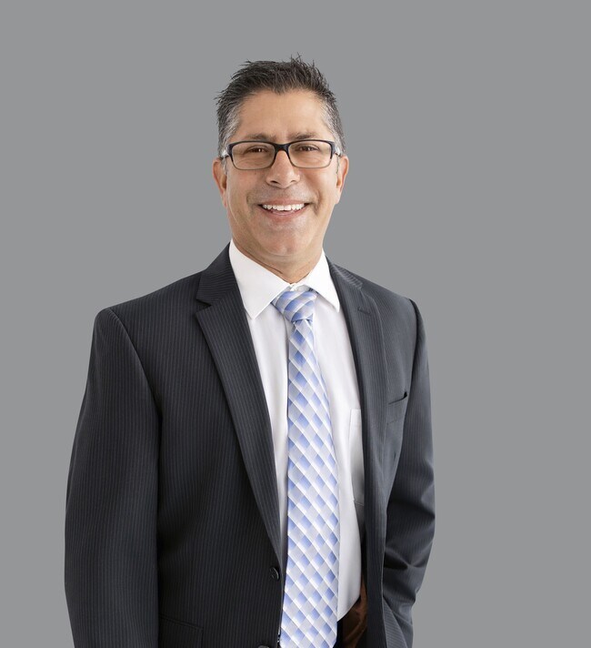 106 California Dr, Williamsville, NY 14221