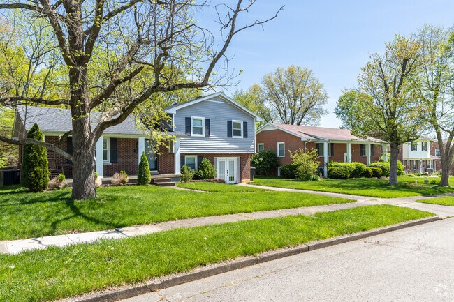 The average home in Gainesway is 1,790 square feet.