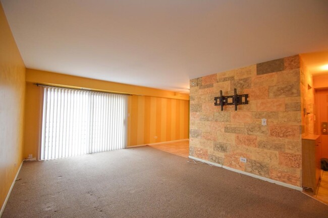 2632 Pirates Cove unit 2632 Pirates Cove 6, Schaumburg, IL 60173 - photo 2