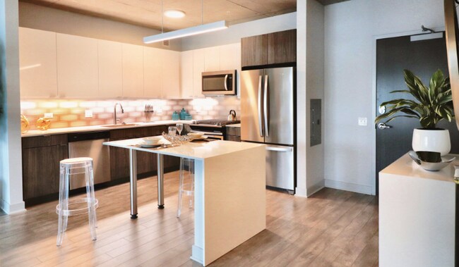 1040 W Addison St, Chicago, IL 60613 - photo 2