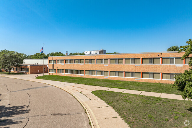 Mississippi Elementary School has a student-teacher ratio of 14 to 1.