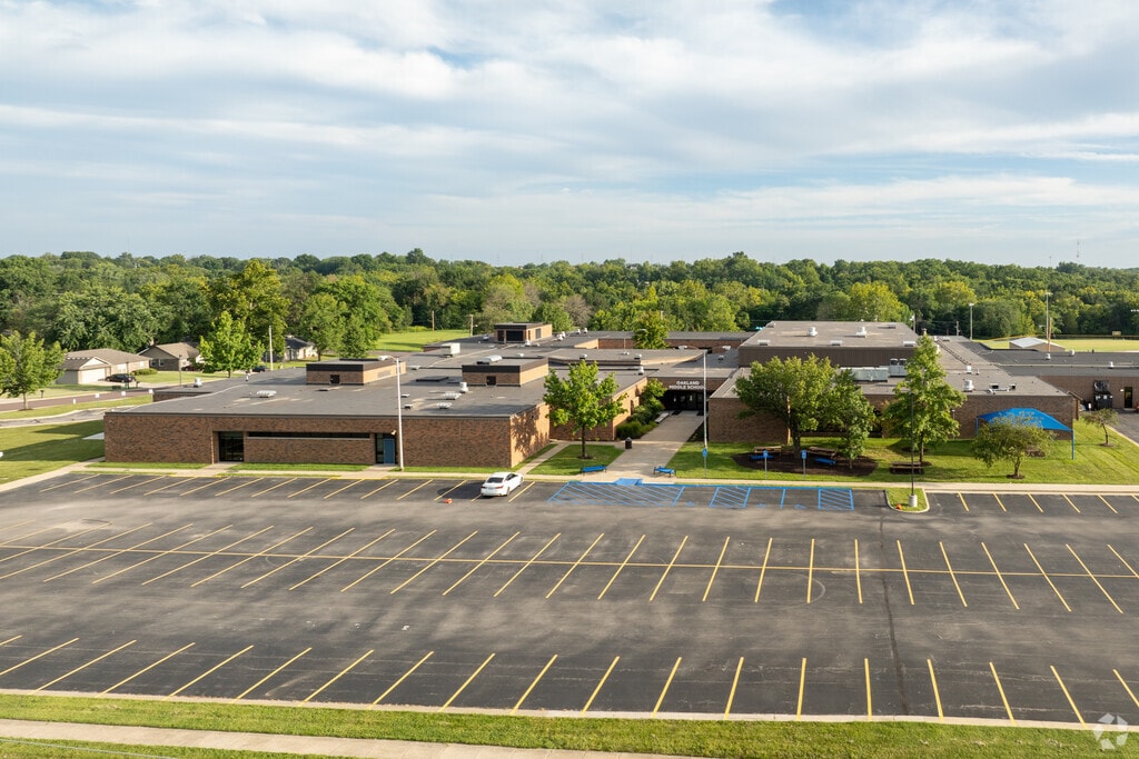 Oakland Middle School is graded a C+ overall on Niche.