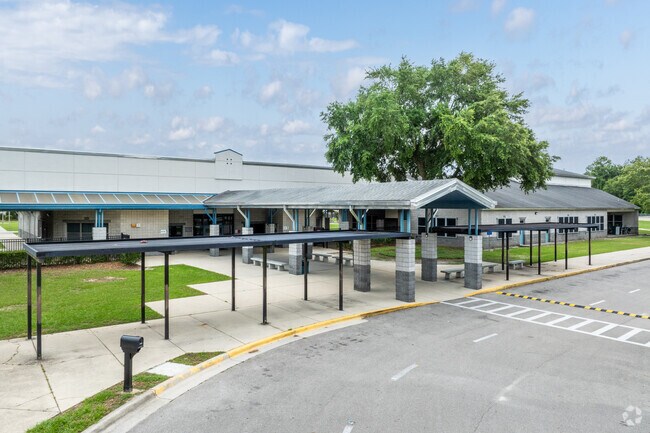 Kanapaha Middle School offers easy student pickup for parents.