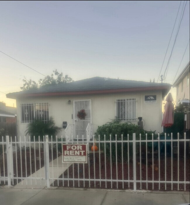634 W Colden Ave, Los Angeles, CA 90044