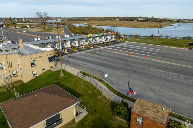 The Atlantic Beach Bridge connects Atlantic Beach to the Rockaways.