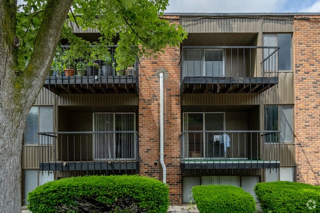 Jackson West, Ann Arbor, MI 48103 - photo 3