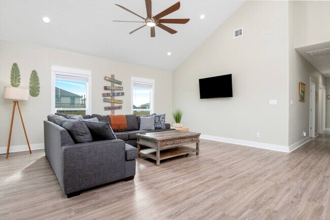 951 Gulf Shores Dr unit ID1223252P, Crystal Beach, TX 77650 - photo 3