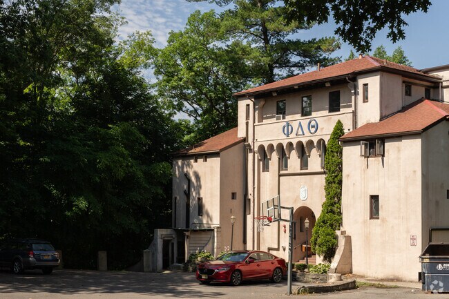 There are plenty of student housing options to choose from in Cornell Heights.