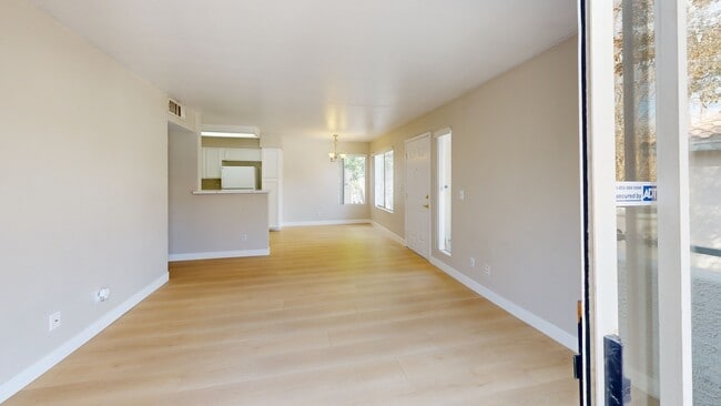 3056 Casey Dr unit 201, Las Vegas, NV 89120 - photo 2