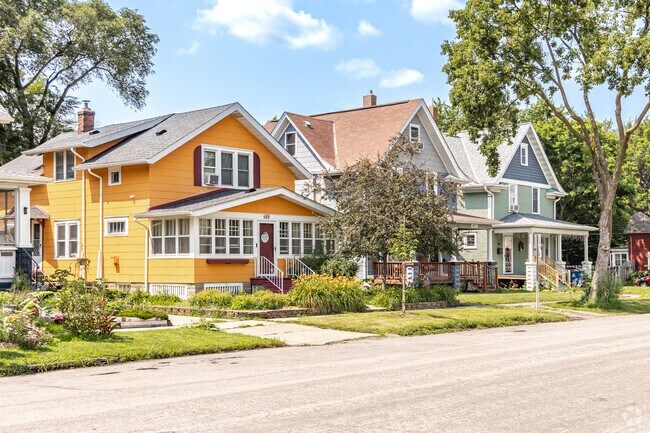 A variety of historic single family homes can be found in the West Side neighborhood.