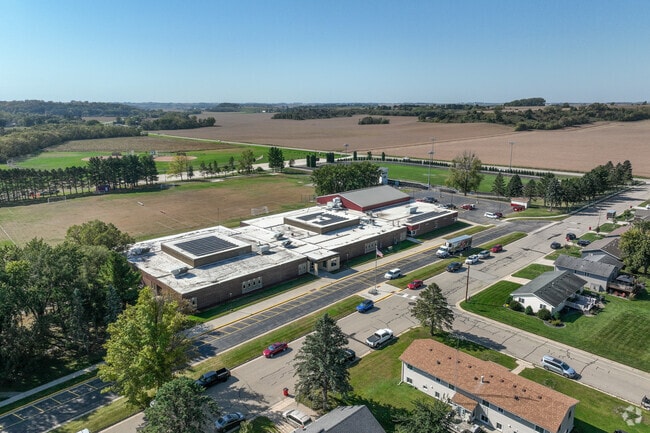 Plainview-Elgin-Millville Elementary School (4-6)