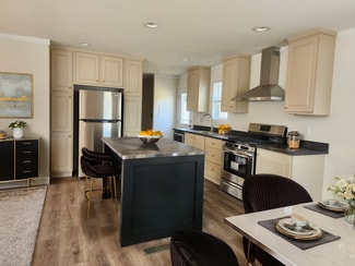 17 Video Ct, Iowa City, IA 52240