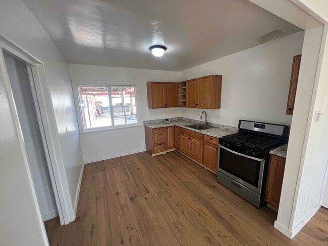 139 Ave P-4, Palmdale, CA 93550 - photo 6