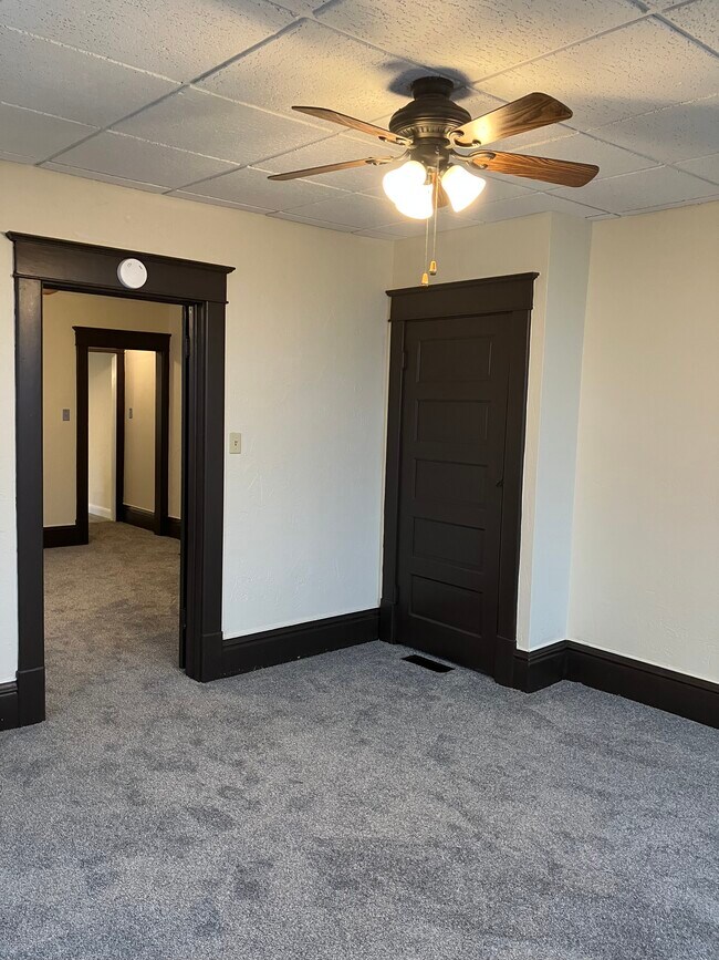 814 Marshall St unit 814 1-2, McMechen, WV 26040 - photo 5