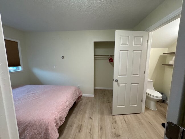 1316 Joyce Dr unit B, Fairbanks, AK 99701 - photo 6