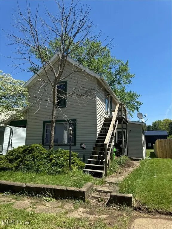 722 John St Unit upstairs, Coshocton, OH 43812