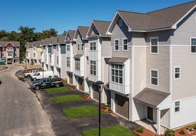 Amelia Villages, Nashua, NH 03062 - photo 3