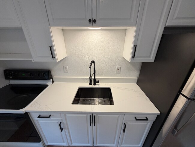 1410 Ashwood Rd unit C, Austin, TX 78722 - photo 5