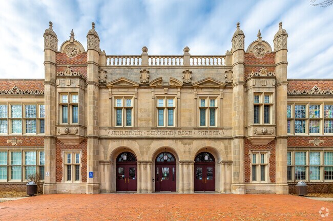 Lincoln High School prepares Southwestern Hills students for college and beyond.