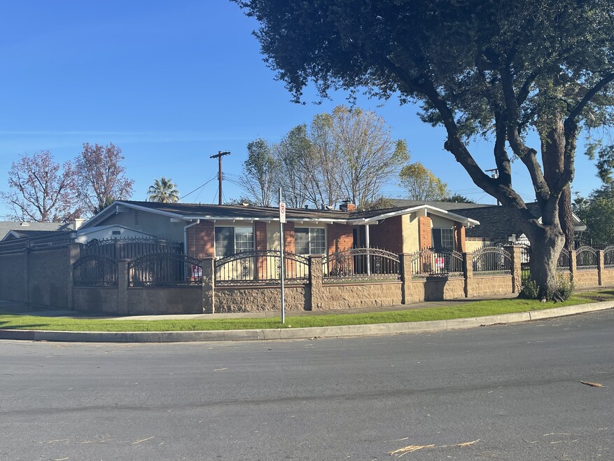 22321 Hartland St, Canoga Park, CA 91303 - photo 1