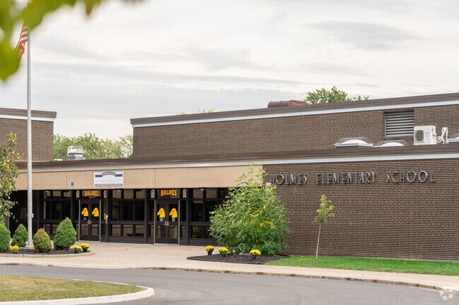 Holmes Elementary School in Buffalo serves 270 students and has a student teacher ratio of 8:1.