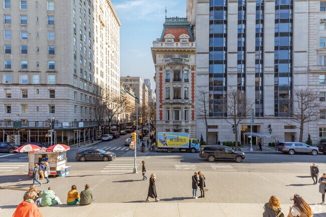 The Upper East Side of Manhattan provides art, culture, architecture and high end living.