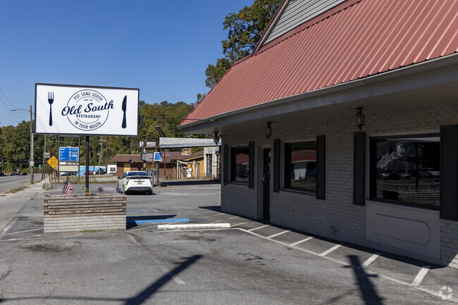 Old South Restaurant is a popular Rossville stop along Highway 27.