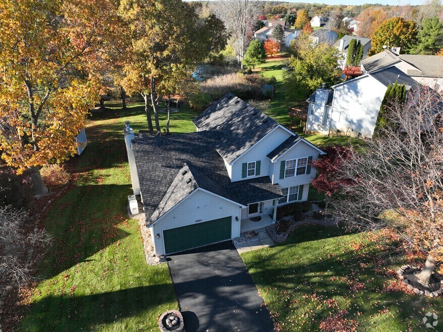 9305 Appleview Ct unit 37, Brighton, MI 48116 - photo 2