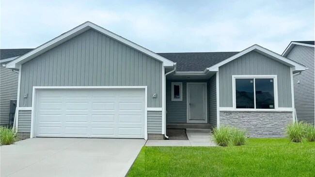 9841 Regatta Ln unit 37277048, Johnston, IA 50131 - photo 2