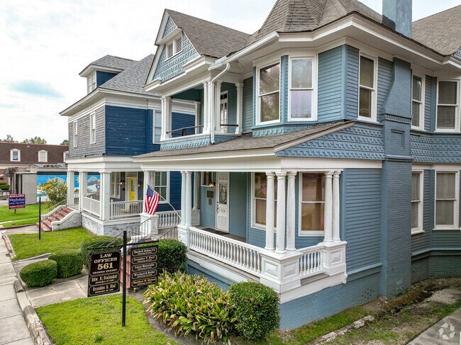 Many historic homes have been renovated in Olde Town-Pinched Gut.
