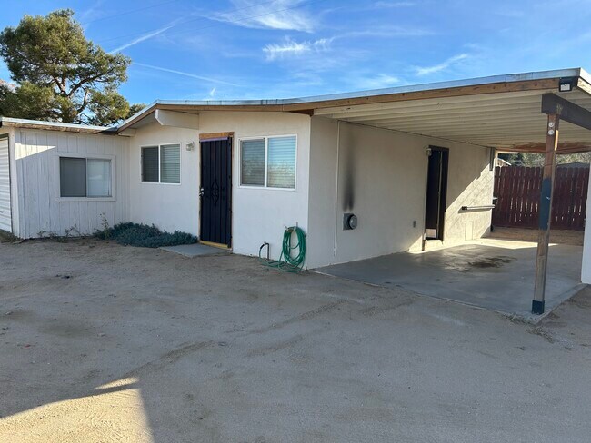 7444 Borrego Trail unit B, Yucca Valley, CA 92284 - photo 2