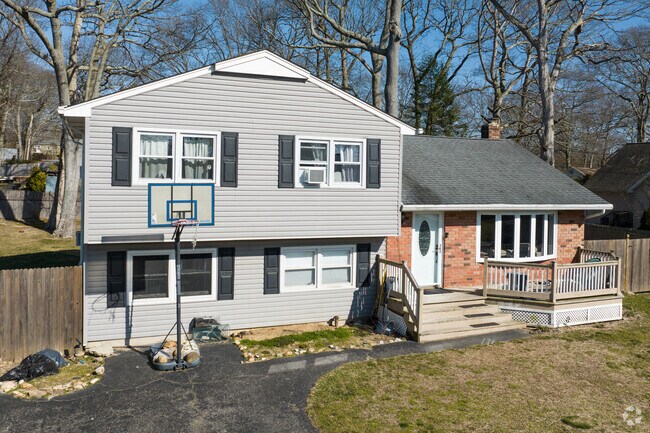 Lake Ronkonkoma is in Suffolk County and is one of the best places to live in New York.